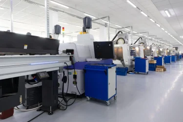 close up shot of screw cutting machine in factory that makes metal details
